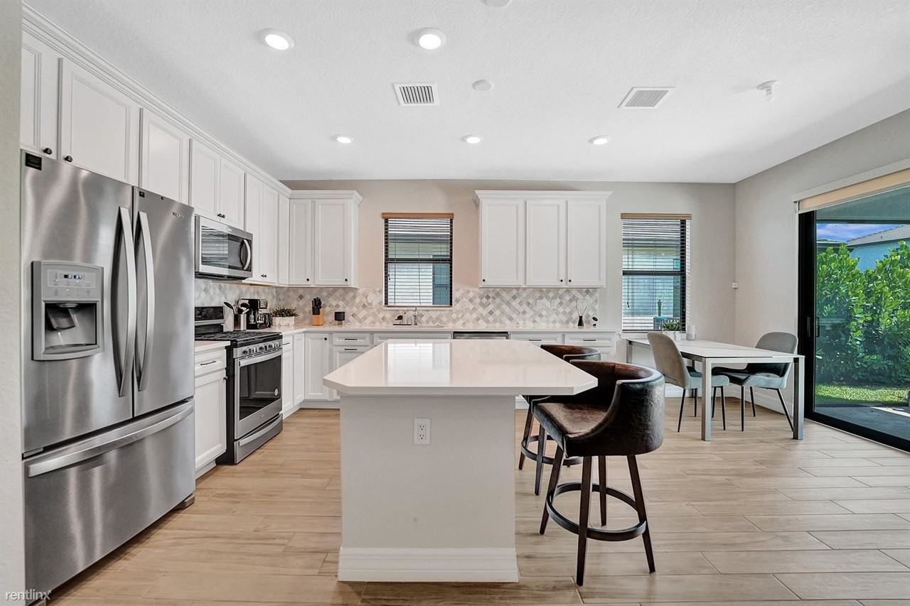 4642 Pinehurst Trl W - Photo 3 of 36