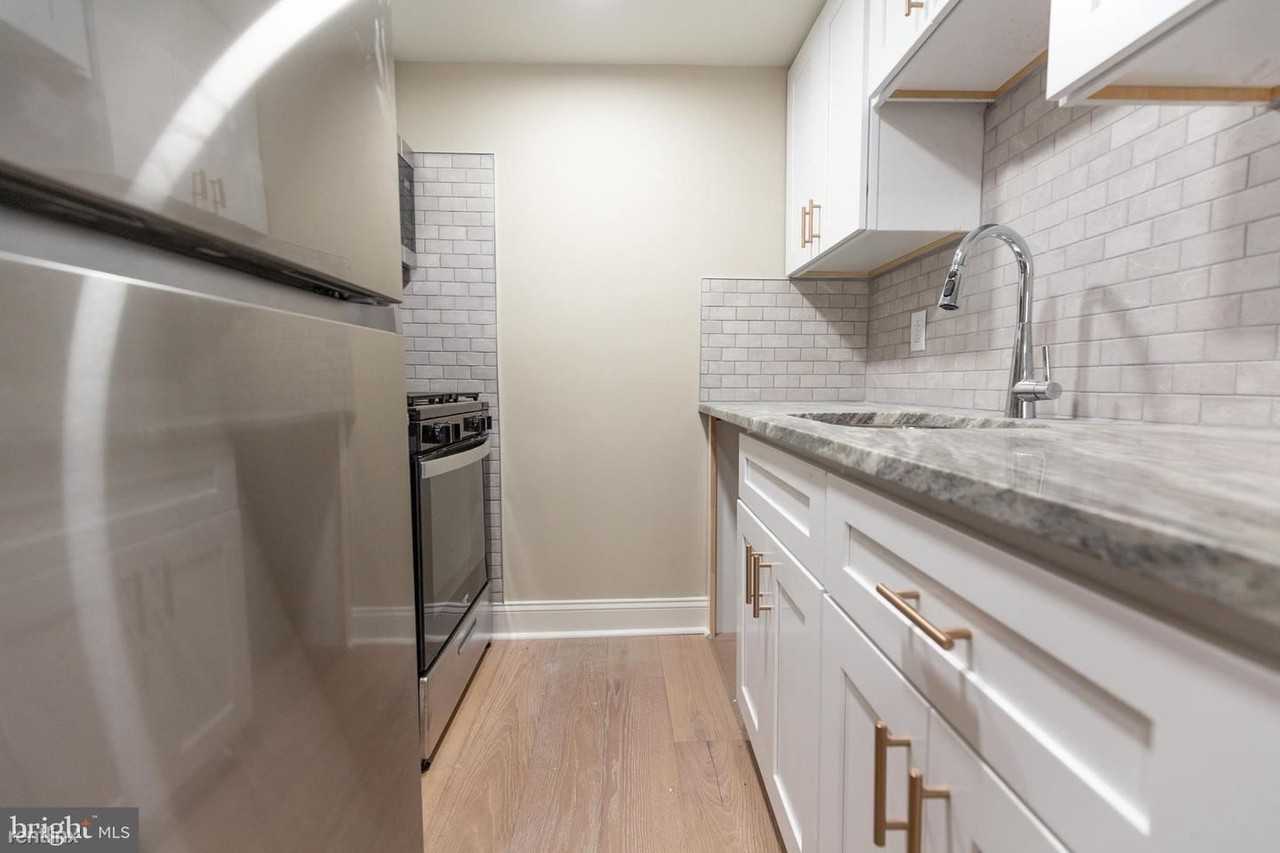 1830 Pine St - Photo 2 of 9