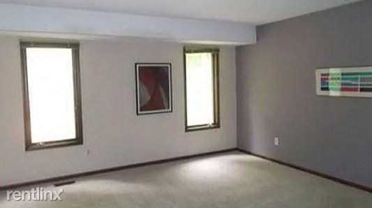 1573 Riverton Ave Se - Photo 3 of 6