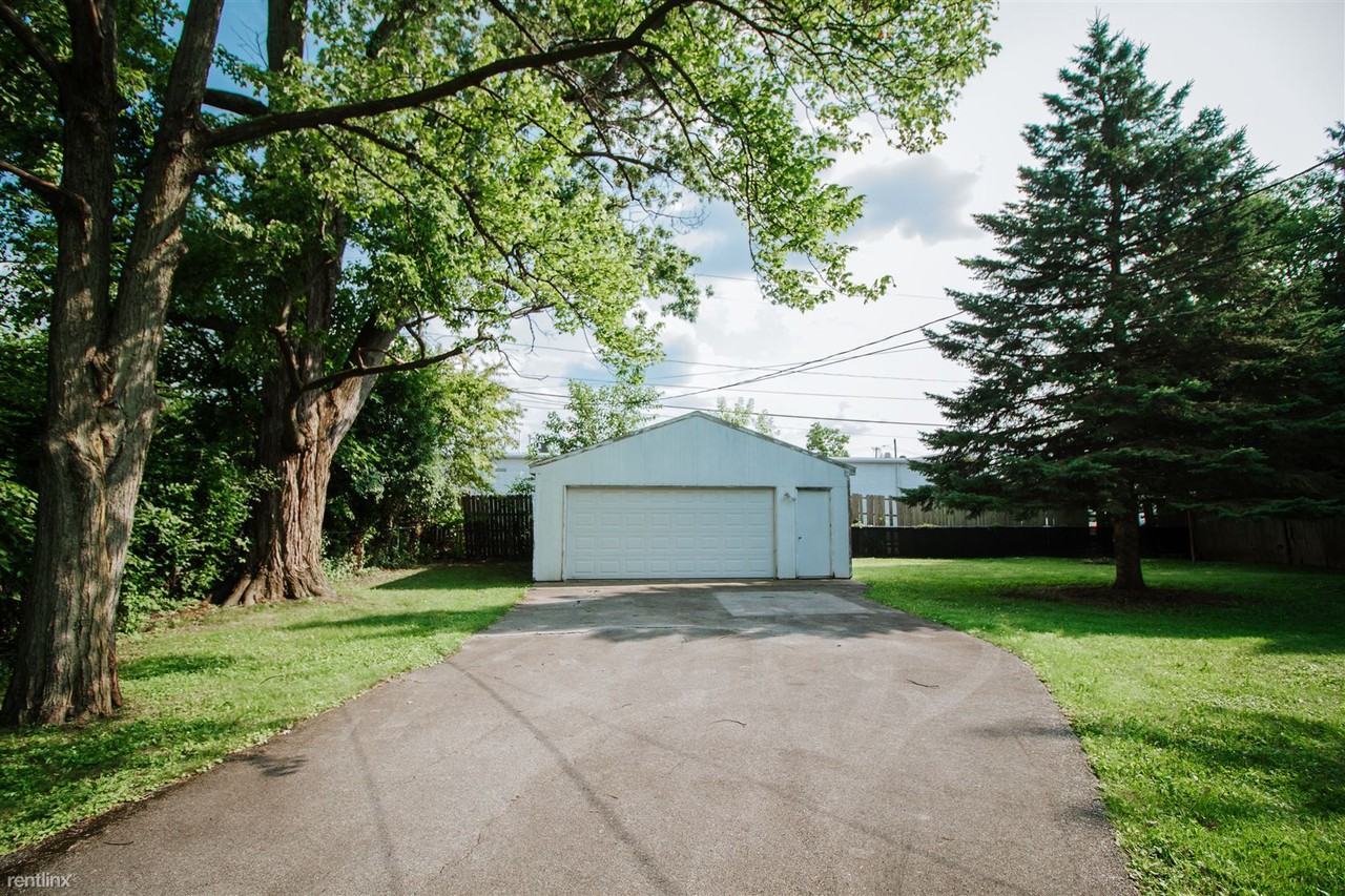 5233 Melvin Dr - Photo 2 of 10