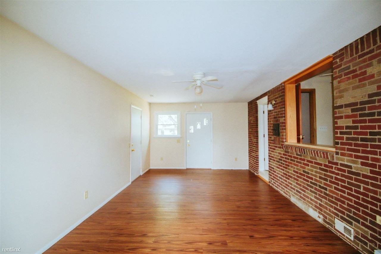 5233 Melvin Dr - Photo 3 of 10