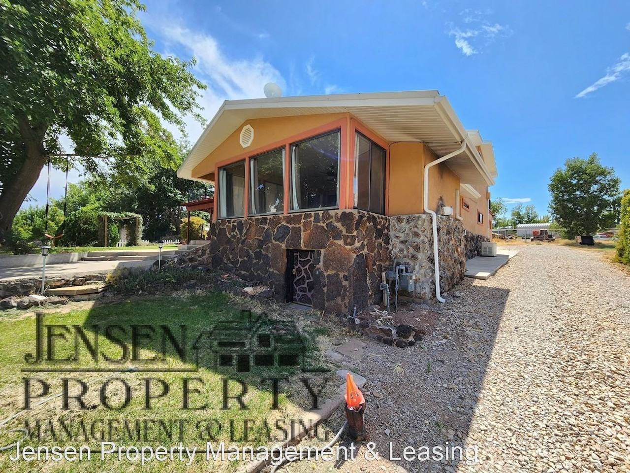 654 S Westfield Rd - Photo 2 of 24