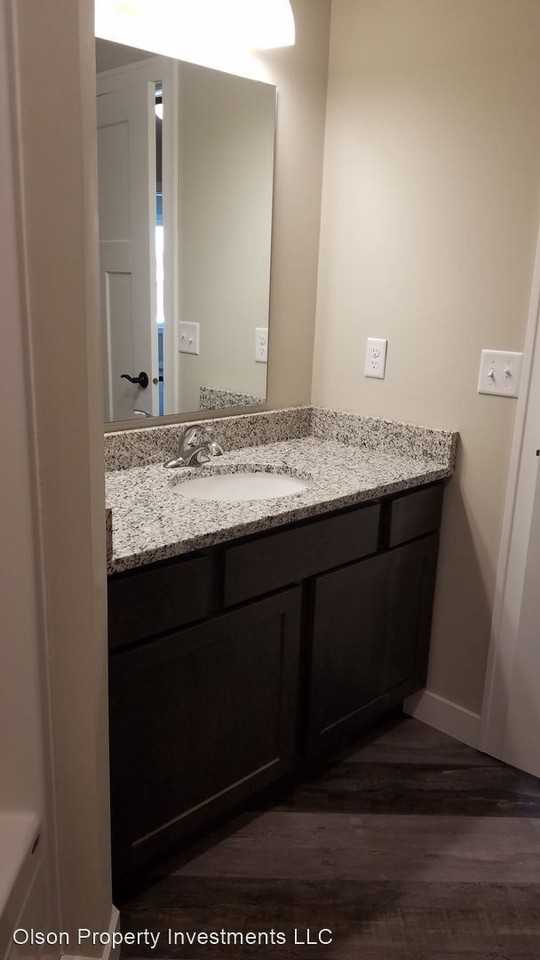 533 Meadow Ln - Photo 3 of 11