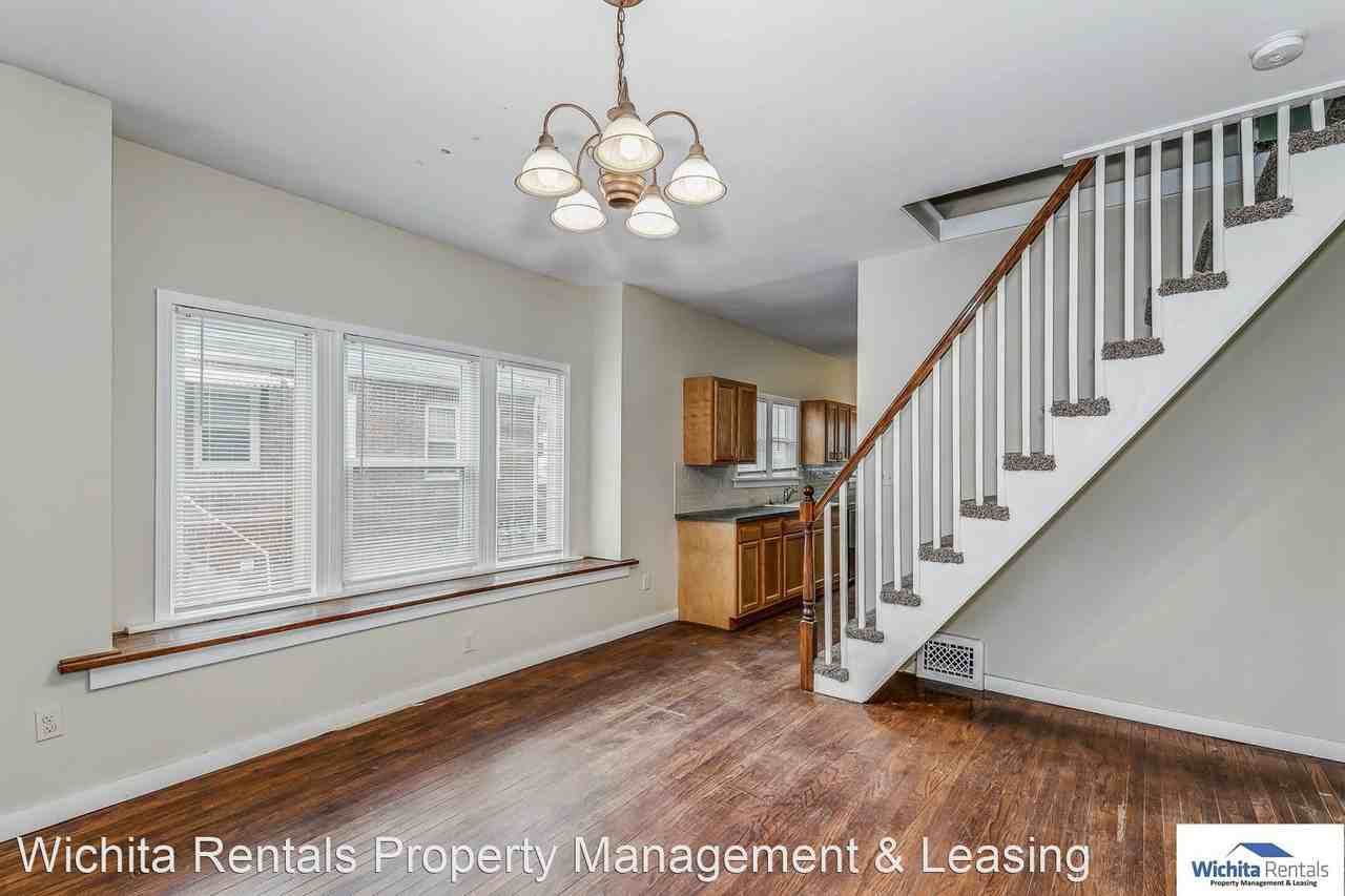 221 S Hydraulic St - Photo 3 of 11