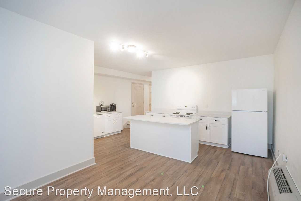 3256 E Lake Dr - Photo 3 of 40