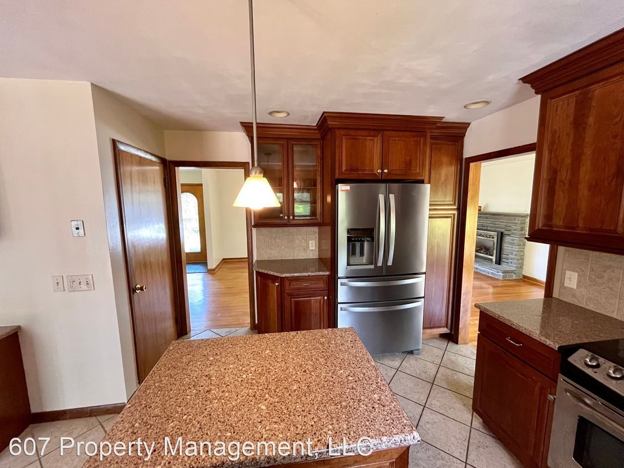 312 Chestnut Ln - Photo 3 of 16