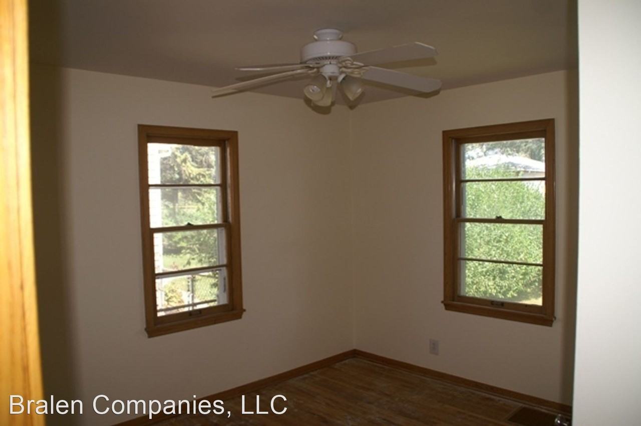 4901 Knox Ave N - Photo 3 of 7