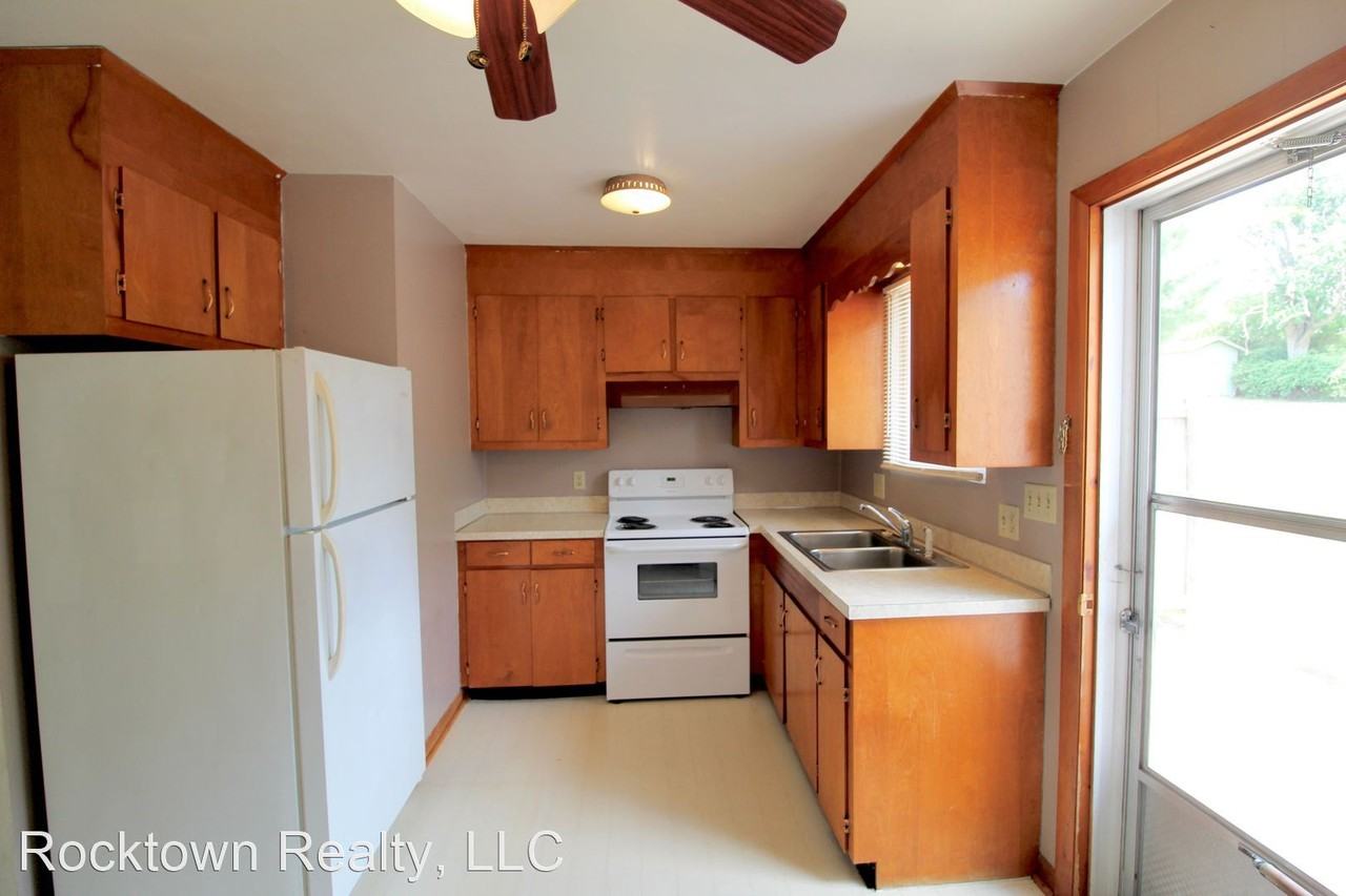 121 Atlantic Ave - Photo 3 of 7