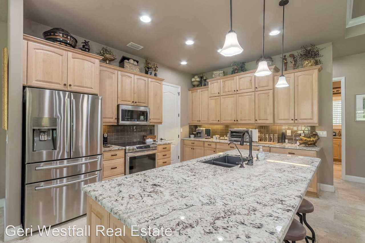 3124 Acoma Dr - Photo 3 of 29