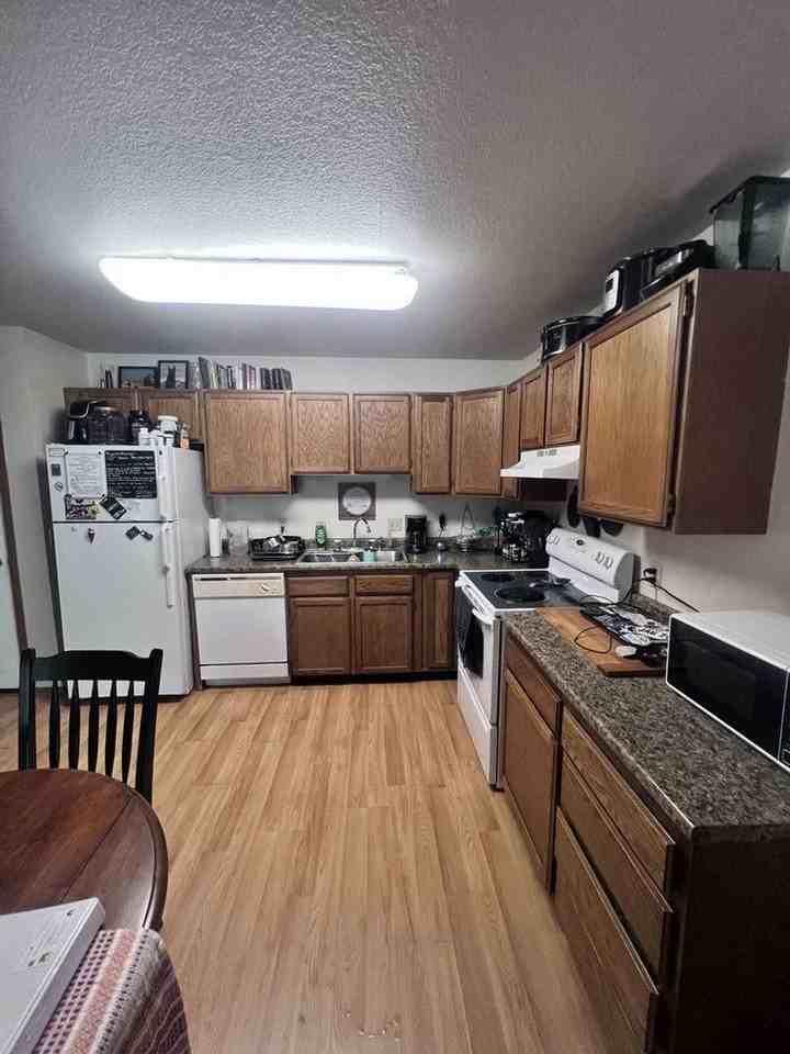163 Syracuse Ct #3 - Photo 2 of 23