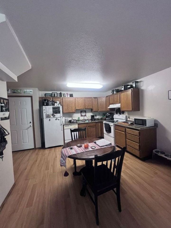 163 Syracuse Ct #3 - Photo 3 of 23