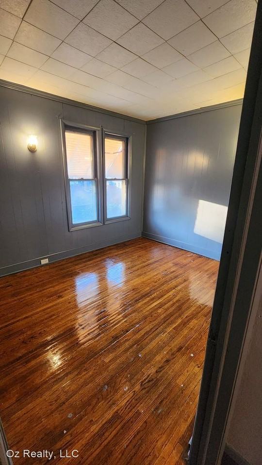 1847 N Superior St - Photo 3 of 8