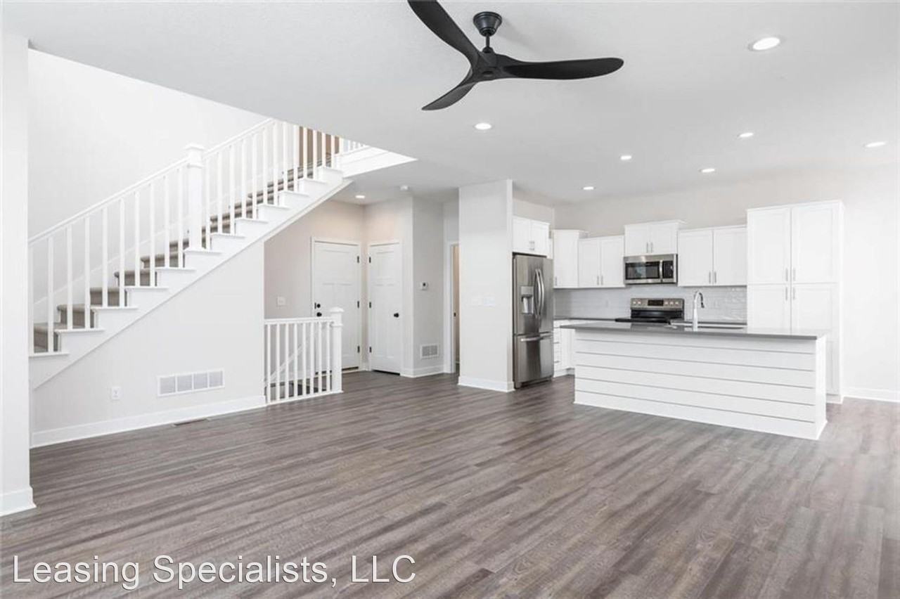 16224 Broadmoor - Photo 3 of 15