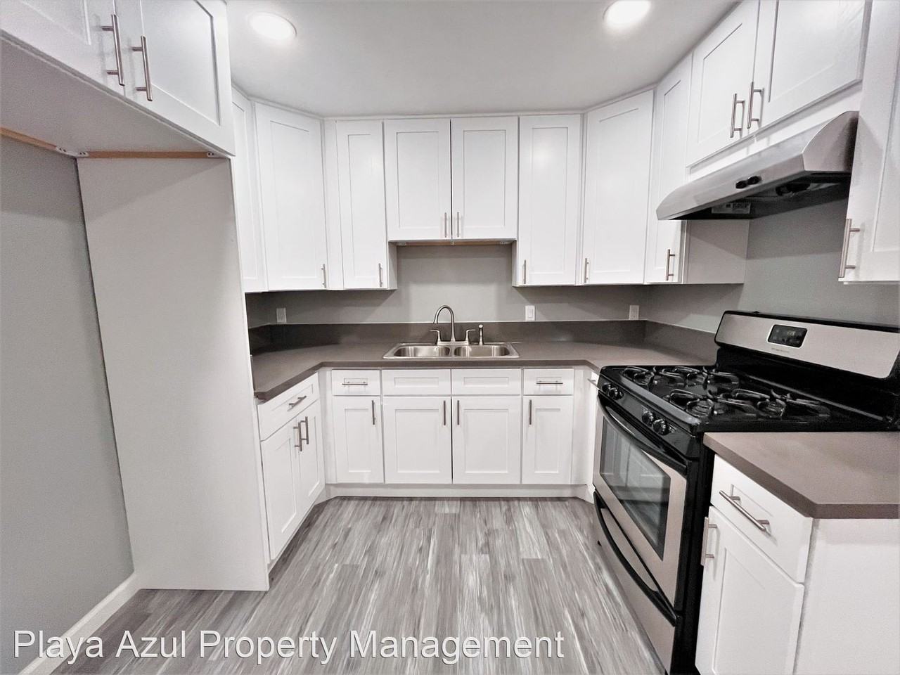 1015 Padre St - Photo 3 of 11