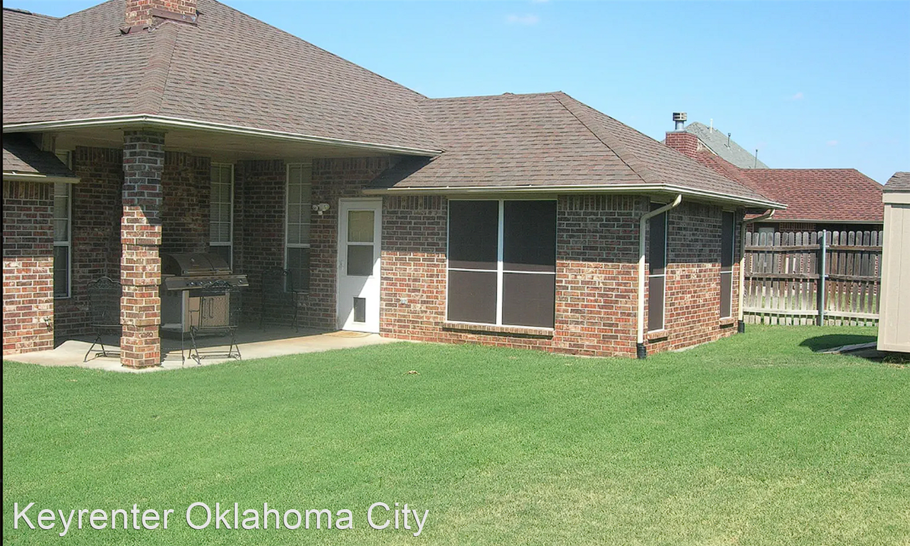 5820 Se 83rd St - Photo 2 of 8