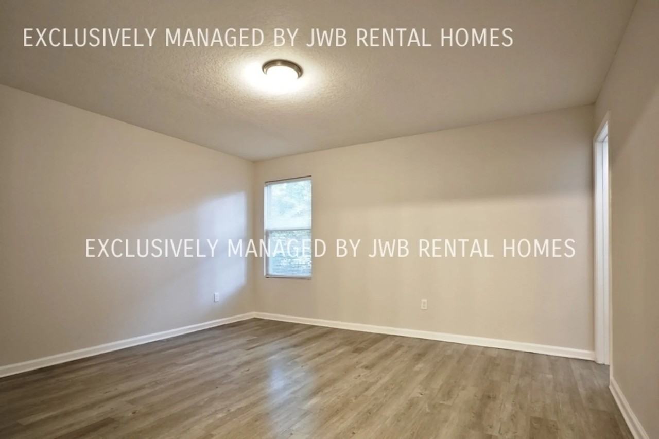 1139 Glencarin St - Photo 3 of 8