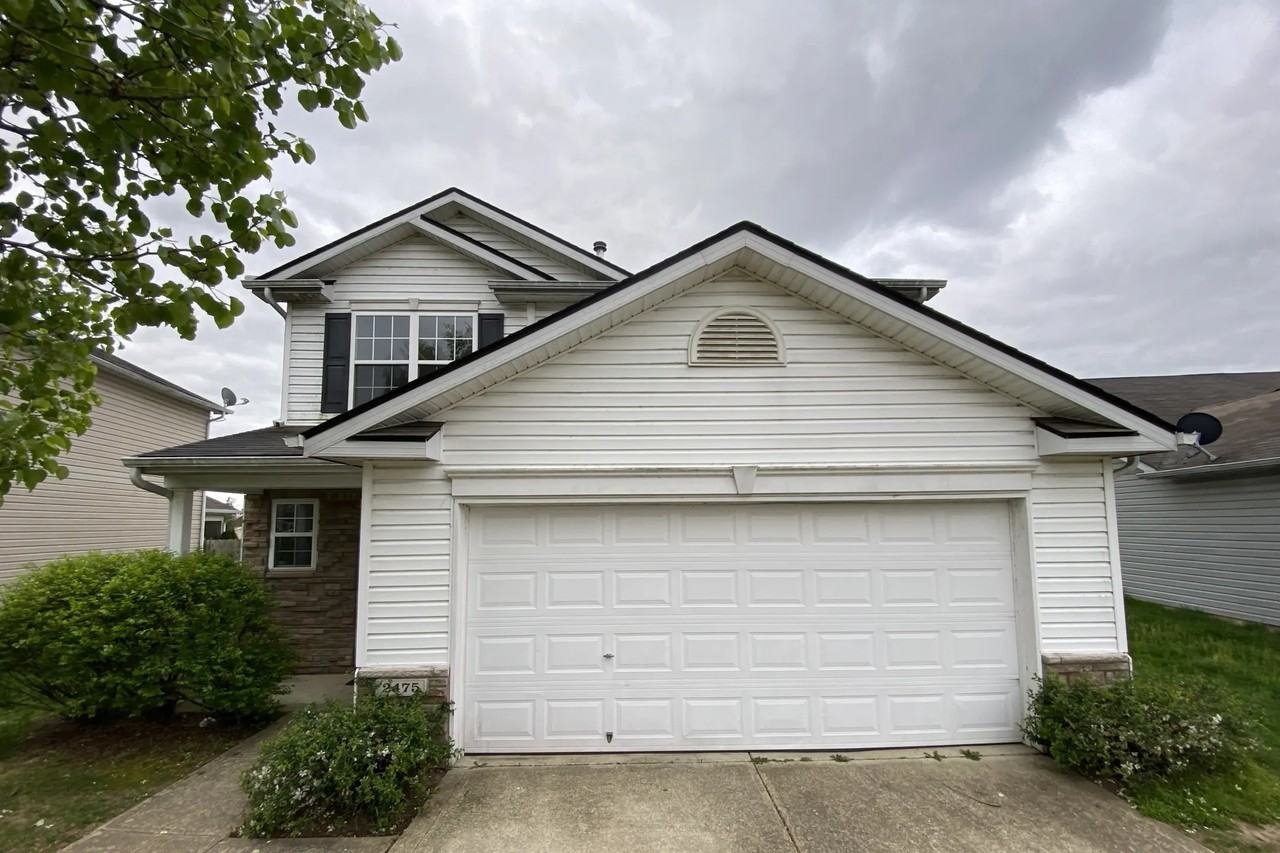 2475 Lakecrest Dr - Photo 2 of 10