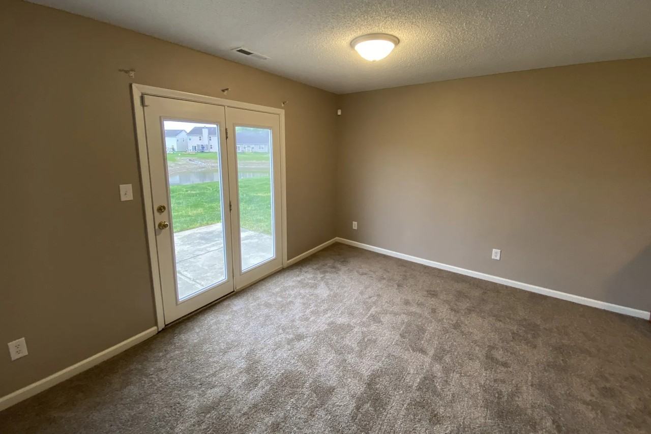 2475 Lakecrest Dr - Photo 3 of 10