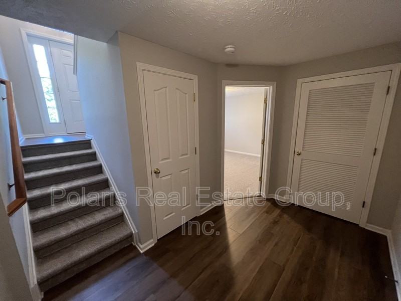 8428 Clayhurst Dr - Photo 3 of 23