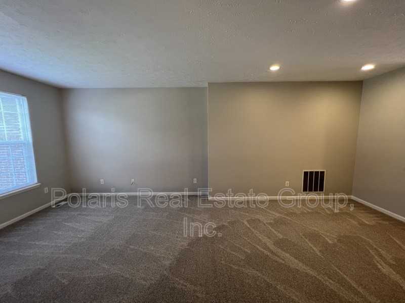 8428 Clayhurst Dr - Photo 6 of 23