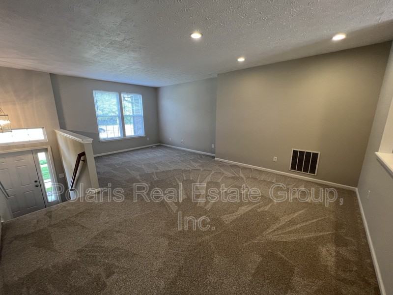 8428 Clayhurst Dr - Photo 7 of 23