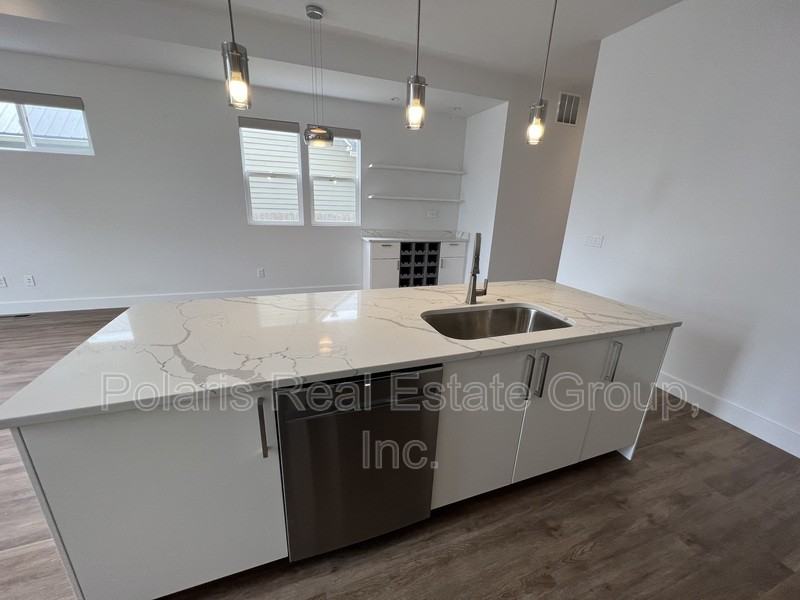 2201 Pleasant St - Photo 5 of 24