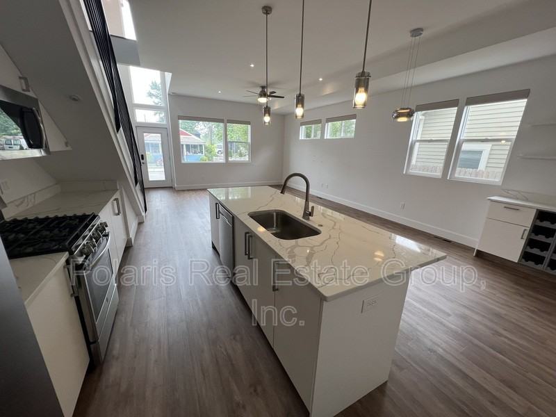 2201 Pleasant St - Photo 6 of 24