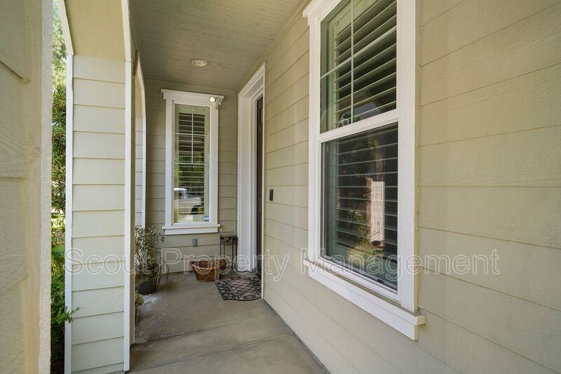 40042 Portsmouth Rd - Photo 2 of 32