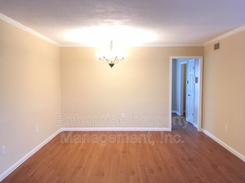 7009 Crestridge Rd - Photo 4 of 18