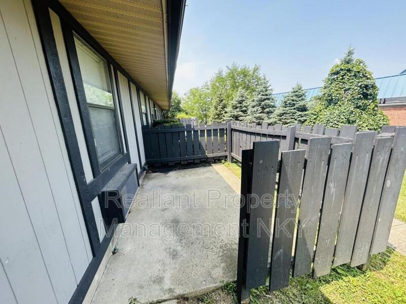 508 Amhurst Dr - Photo 3 of 14