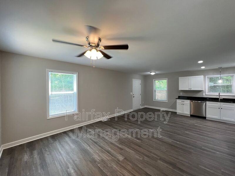 223 N Briggs Ave #B - Photo 3 of 19