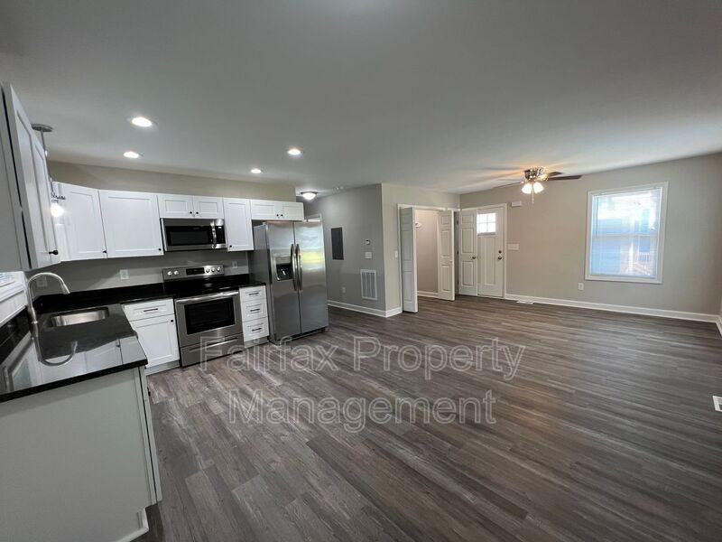 223 N Briggs Ave #B - Photo 4 of 19