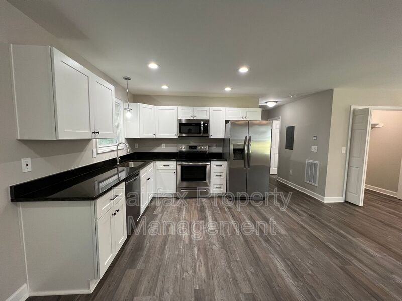 223 N Briggs Ave #B - Photo 5 of 19