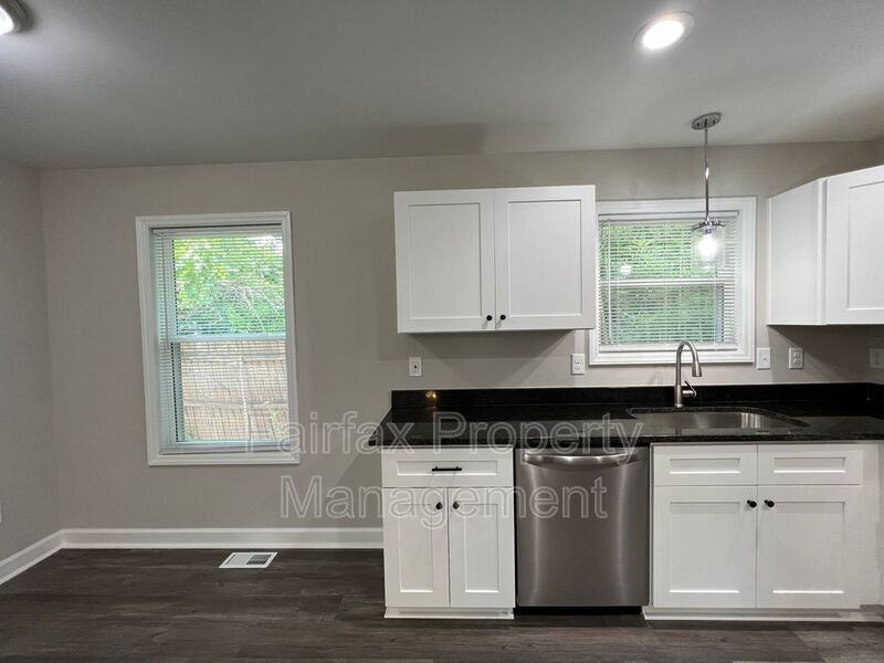 223 N Briggs Ave #B - Photo 6 of 19