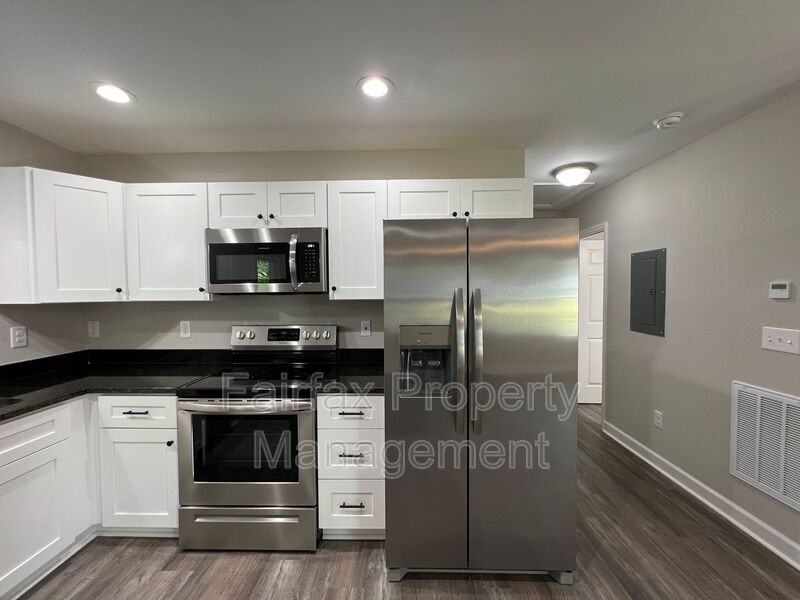 223 N Briggs Ave #B - Photo 7 of 19