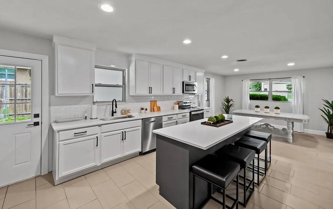 4912 Odessa Ave #NA - Photo 2 of 4