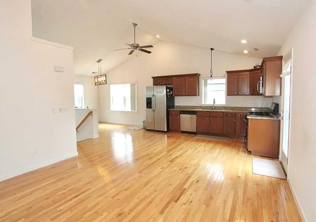 255 Plantation St #NA - Photo 2 of 4