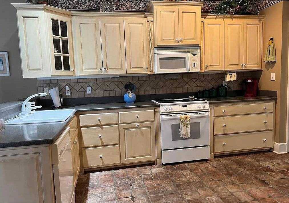 1903 Regalwood Dr #NA - Photo 3 of 4