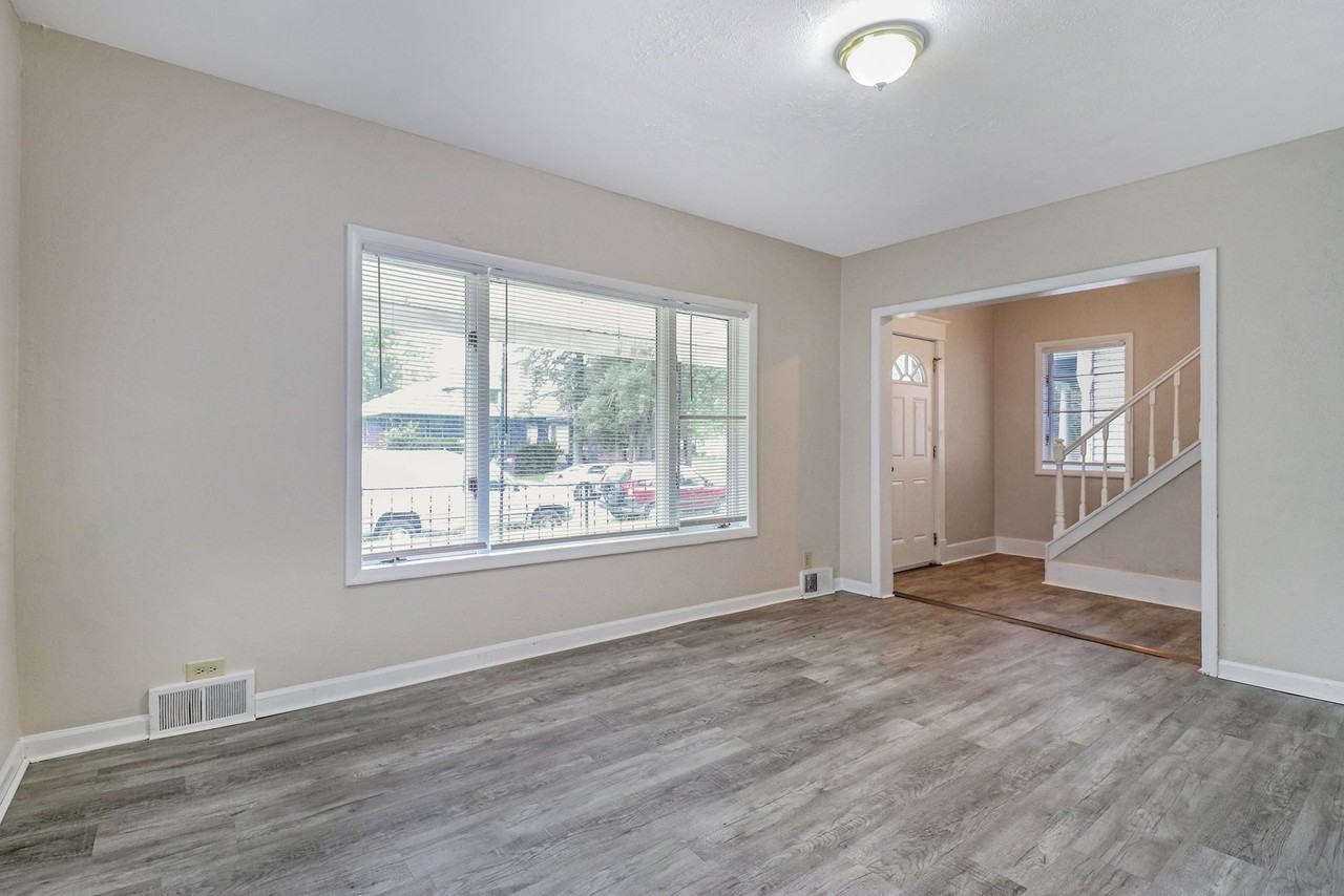 1132 W Jefferson Blvd - Photo 3 of 17