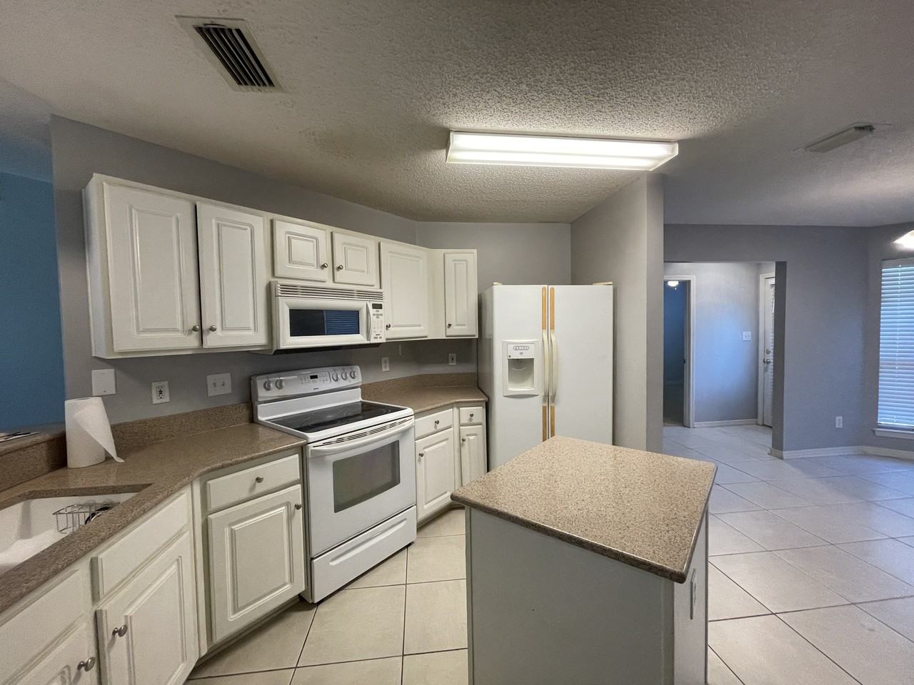 8669 W Anvil Ct - Photo 5 of 13