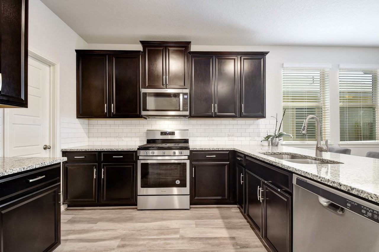 9733 Novacek Blvd - Photo 5 of 30