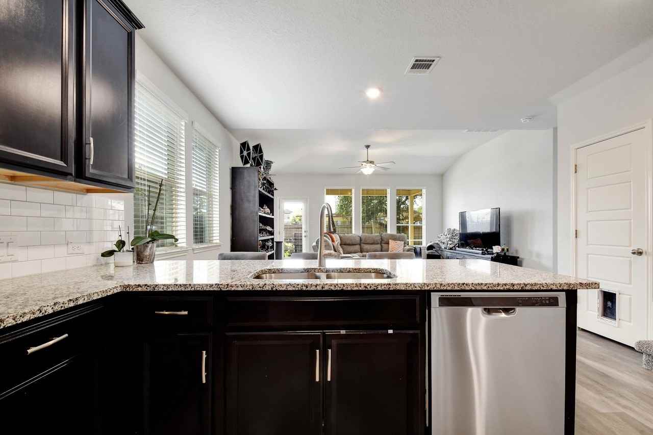 9733 Novacek Blvd - Photo 6 of 30