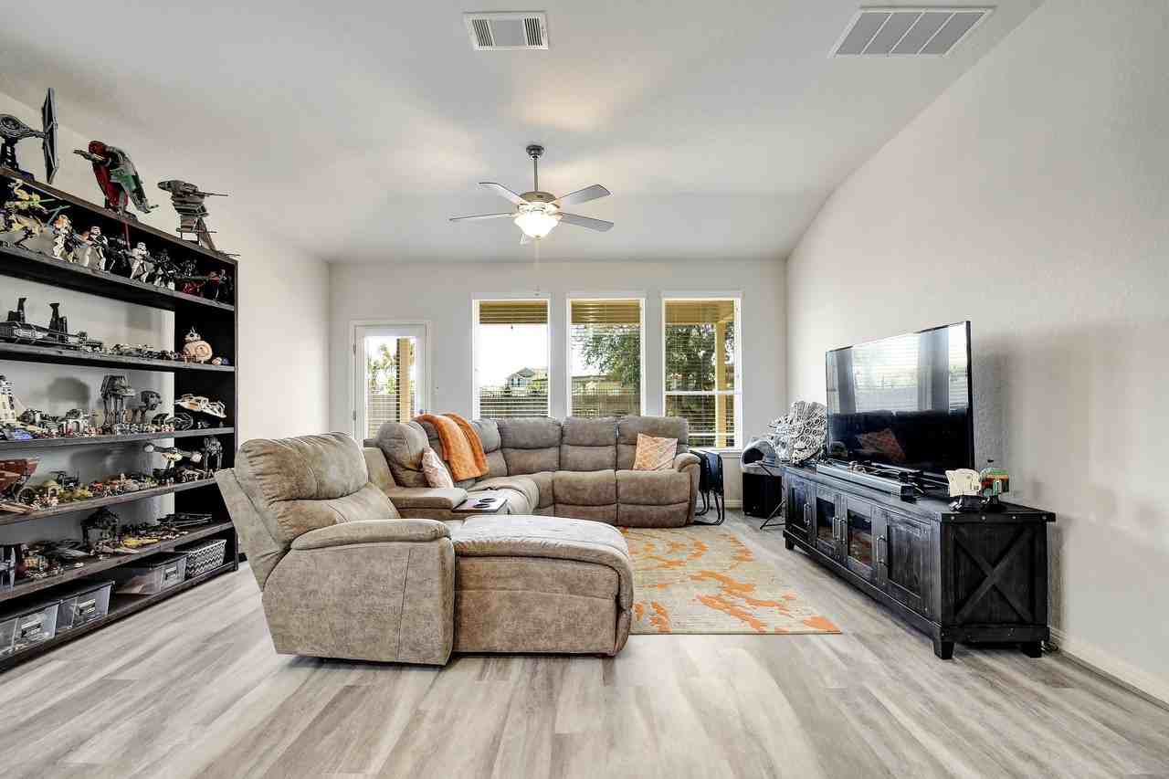 9733 Novacek Blvd - Photo 7 of 30