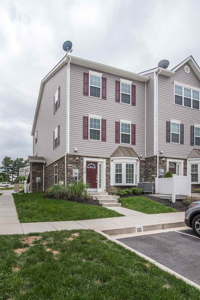 1819 Cassandra Dr #176 - Photo 2 of 23