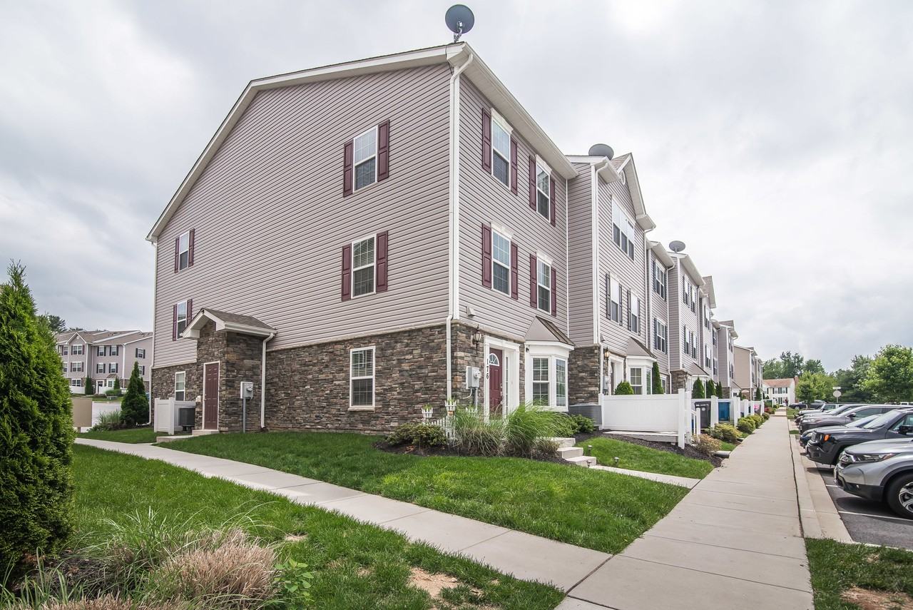 1819 Cassandra Dr #176 - Photo 3 of 23