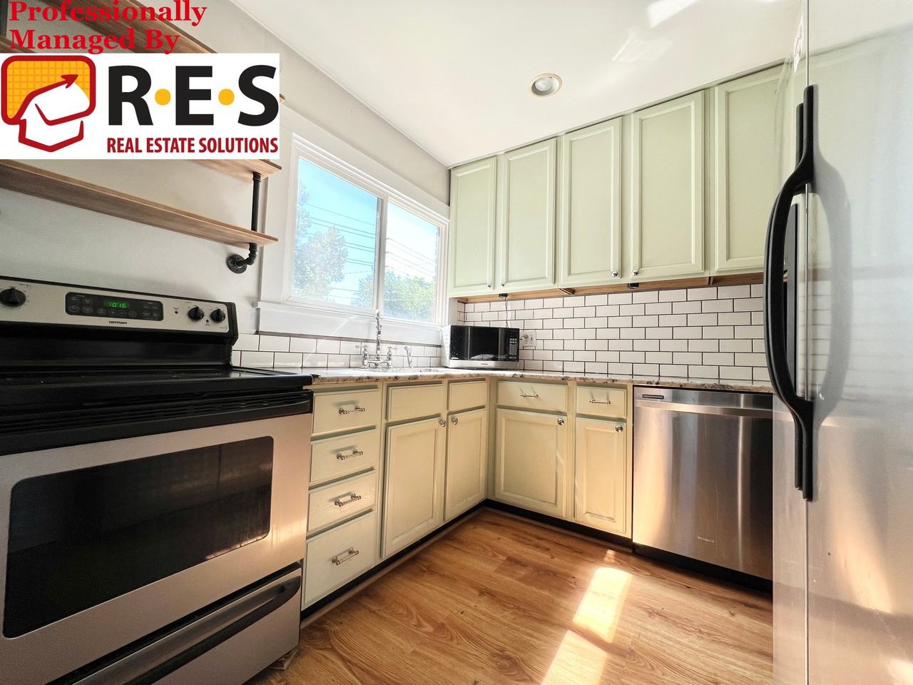 1146 Jackson St - Photo 2 of 11