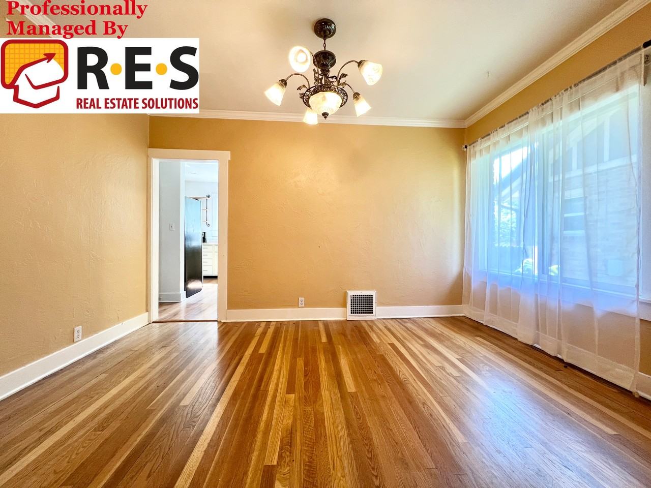 1146 Jackson St - Photo 4 of 11