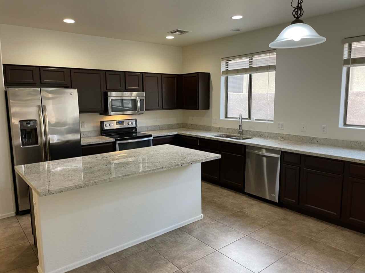 15960 W Ventura St - Photo 3 of 36