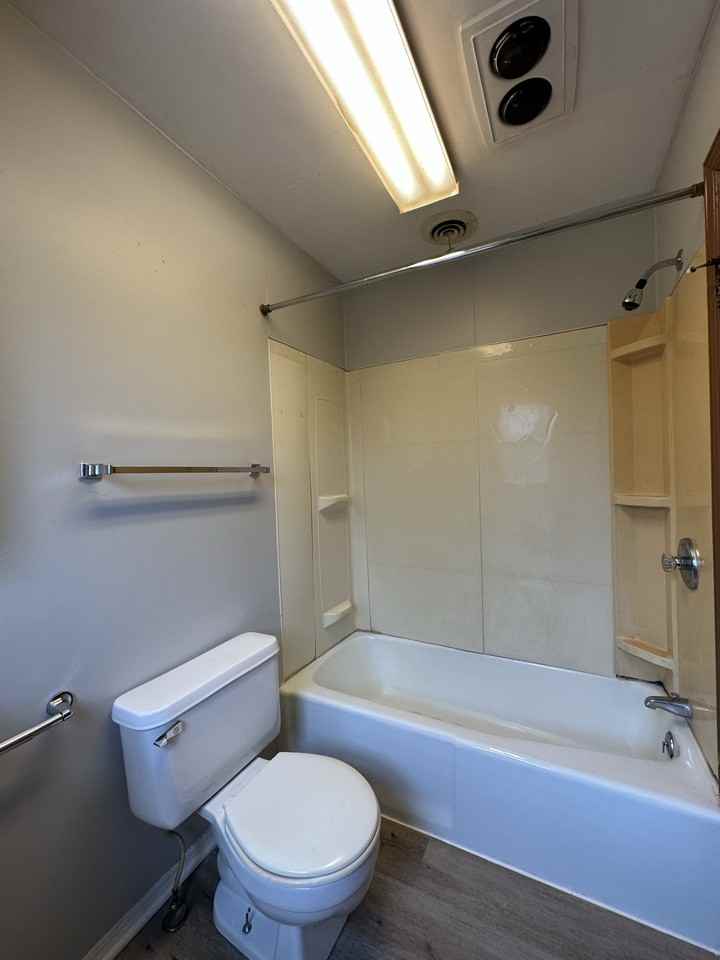 121 S Porter St - Photo 2 of 16