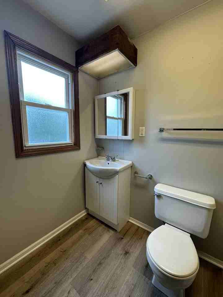 121 S Porter St - Photo 3 of 16